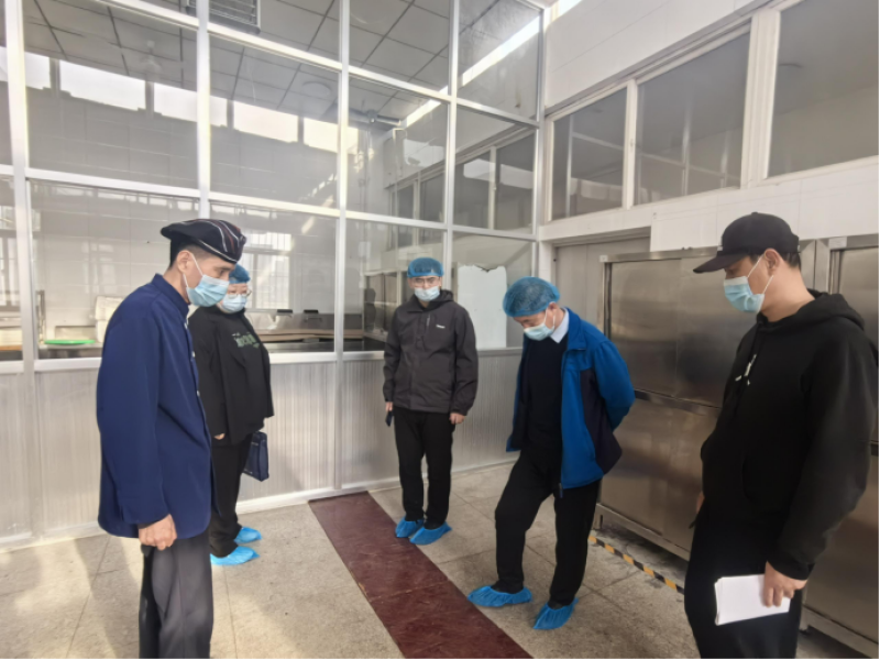 开发区综合执法部、教育管理服务中心到我校开展校园食品安全督导检查